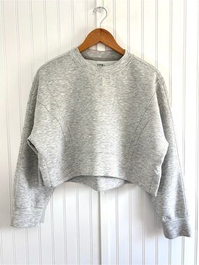 Abercrombie YPB neoKNIT Cropped Crew Sweatshirt Gray Athleisure Size S